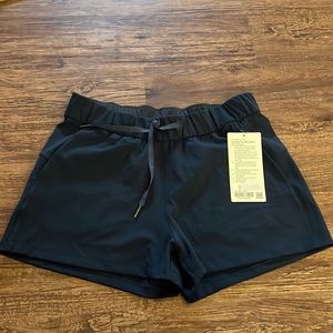 LULULEMON On the Fly MR Short 2.5